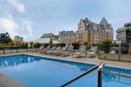 Waterfalls Hotel 906