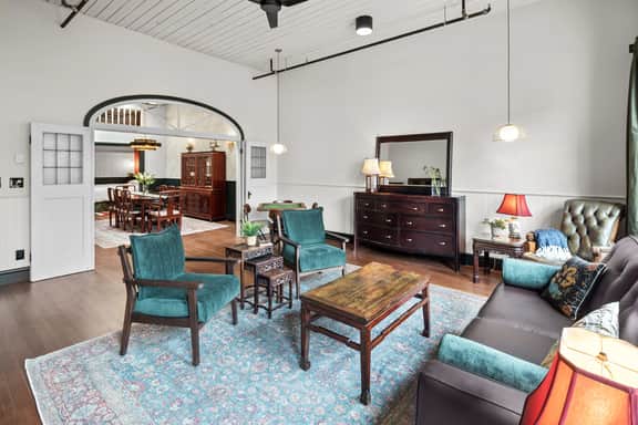 Historical Chinatown Spacious Suite