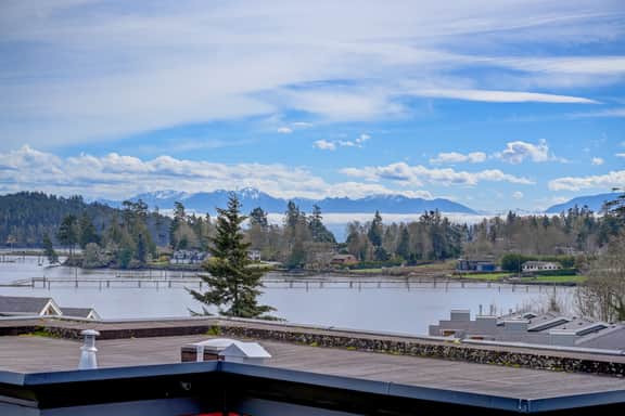 Sooke Harbour Resort Ocean Oasis