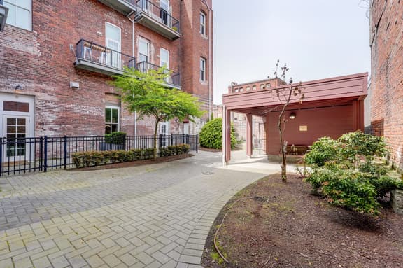 Historical Loft on Yates